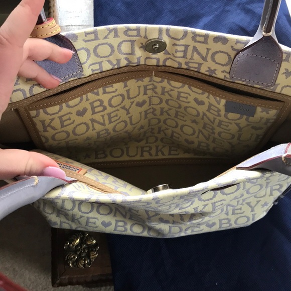 Beautiful Dooney & Bourke Bag - Picture 7 of 8